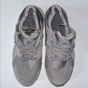 Nike Huarache Run Youth Sneakers, Size 6Y